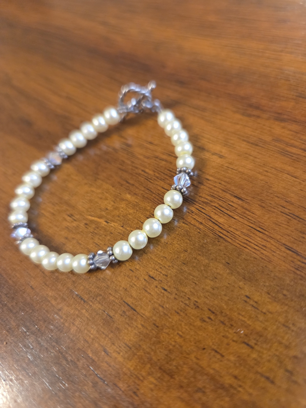 Infantile Pearl Bracelet with Silver Accents for Girls aged 2 to 4